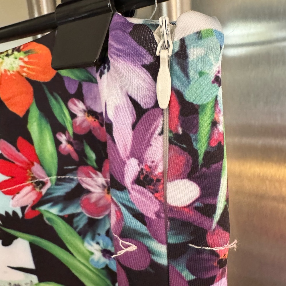 Elegant Cityscape Floral Skirt Set - Picture 9 of 11